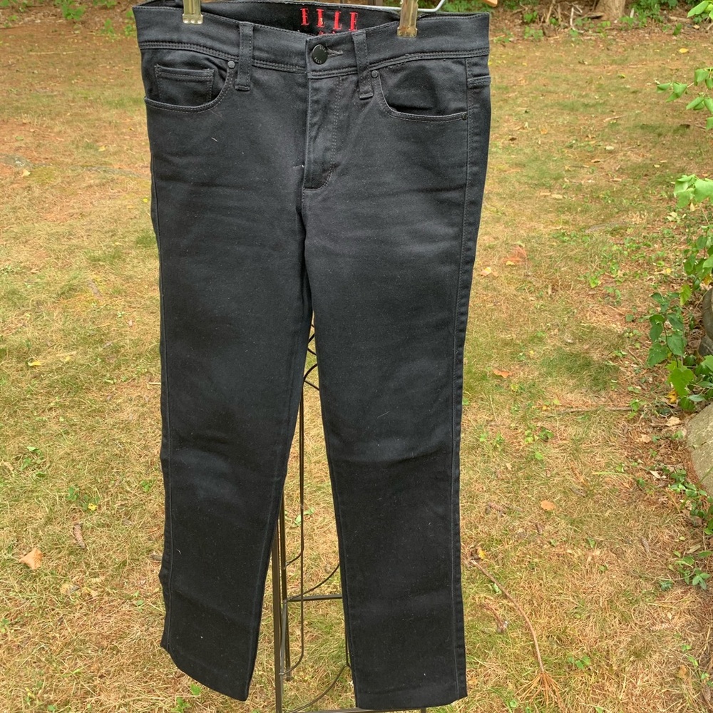Elle Paris, black jeans
